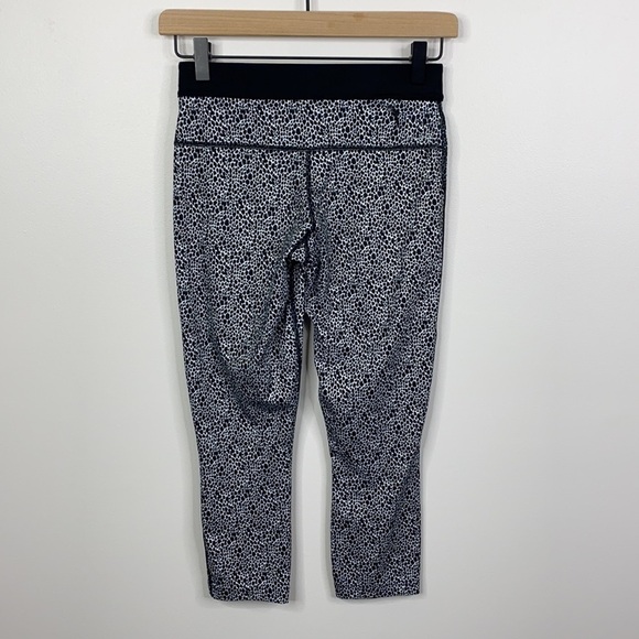 Nike Dri-Fit Printed Relay Crop Running Tights - Picture 5 of 9